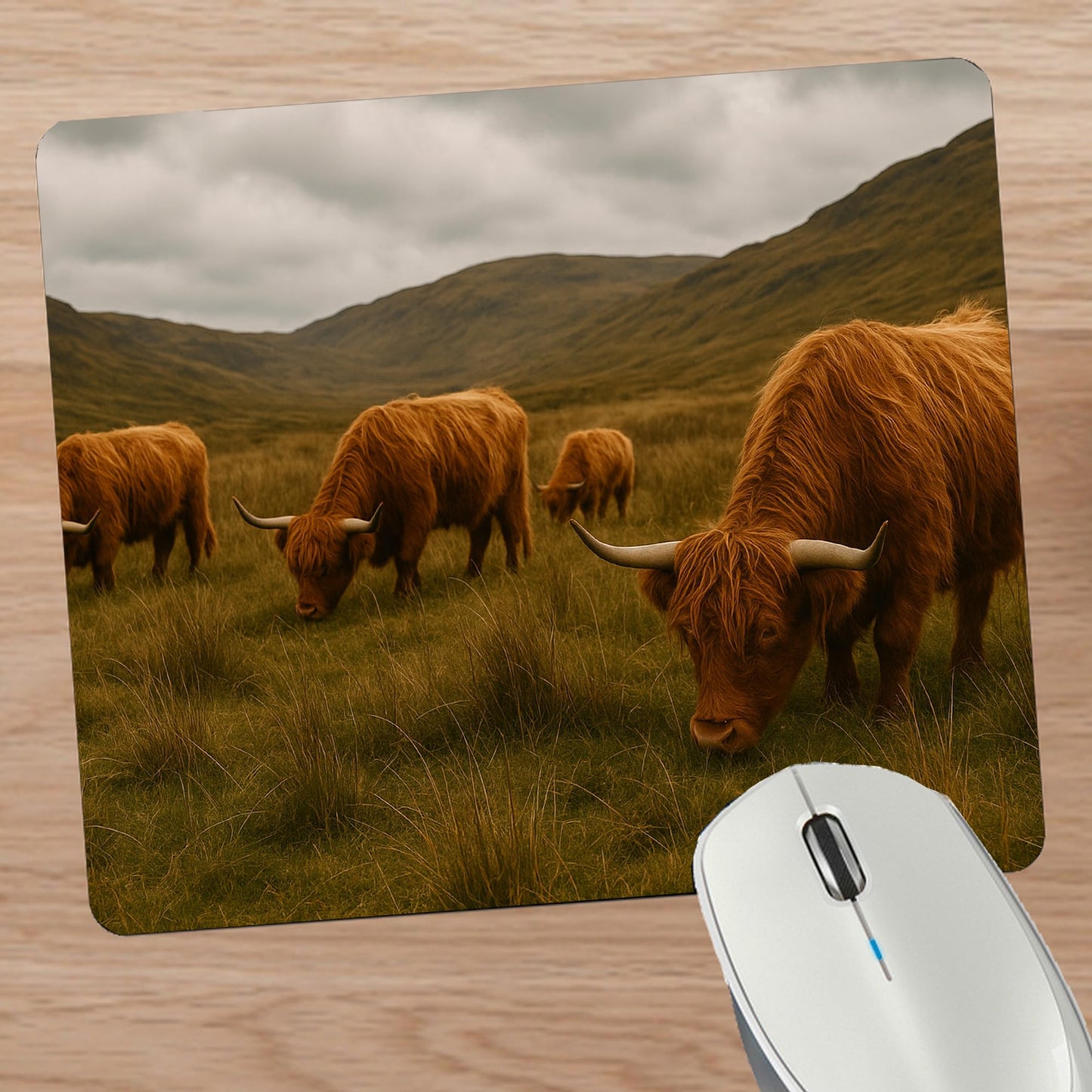 Scottish Highland Cow Mouse Mat – Non-Slip Rubber Base | Cute Cow Desk Pad for Home Office | Rustic Animal Mousepad for Computer & Laptop